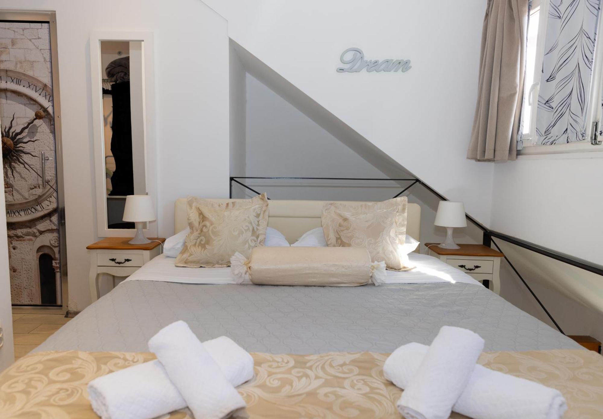 Central Split Rooms And Apartments Paese Extérieur photo